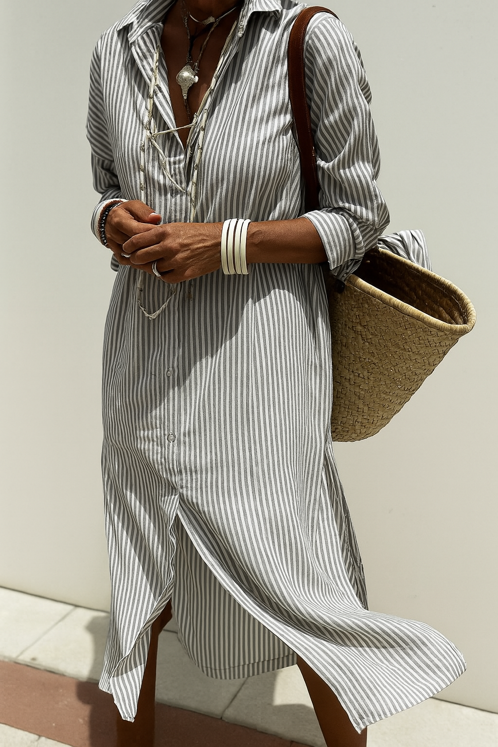 Savira™ | Light Elegance with Stripes